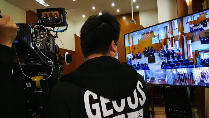 AI生成VS人工创意——芗城区广告片拍摄公司的技术浪漫主义实践